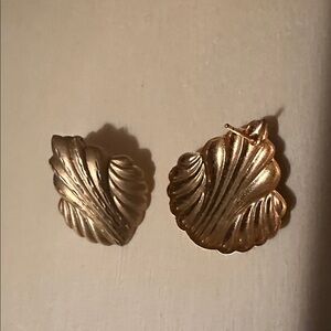Gold Shell Shaped Earrings Women’s OS